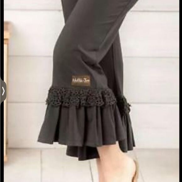 MATILDA JANE BIG RUFFLE CAPRI TRAIL RUNNER PANTS IN GRAY - Picture 8 of 8